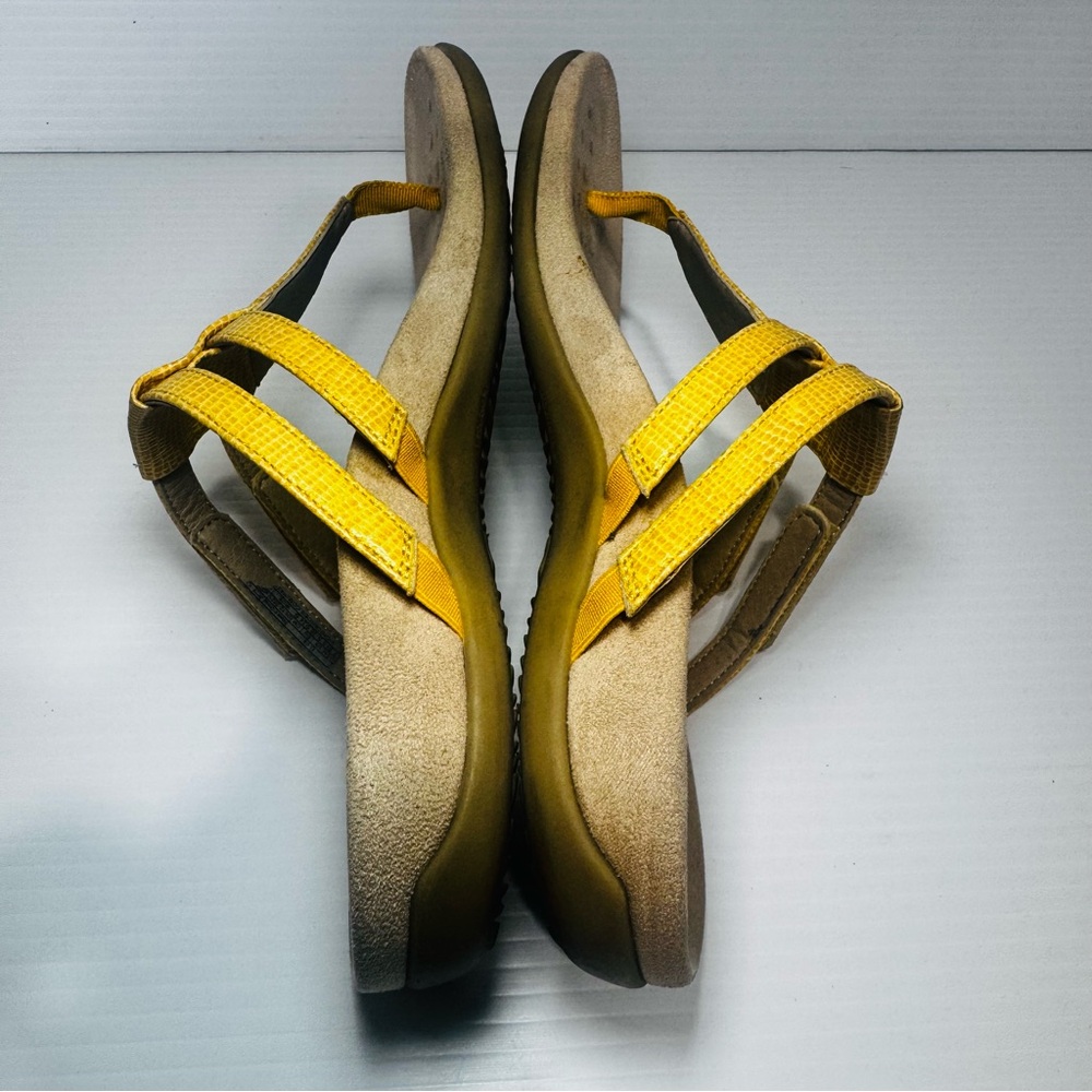 Vionic Elvia Yellow Leather Sandals Size 7.5 - Picture 10 of 14